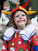 Kinder beim Straßenfasching