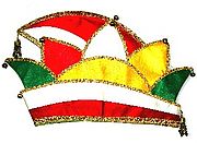 Narrenkappe des Sitzungspräsidenten in den Farben weiß, rot, grün und gelb